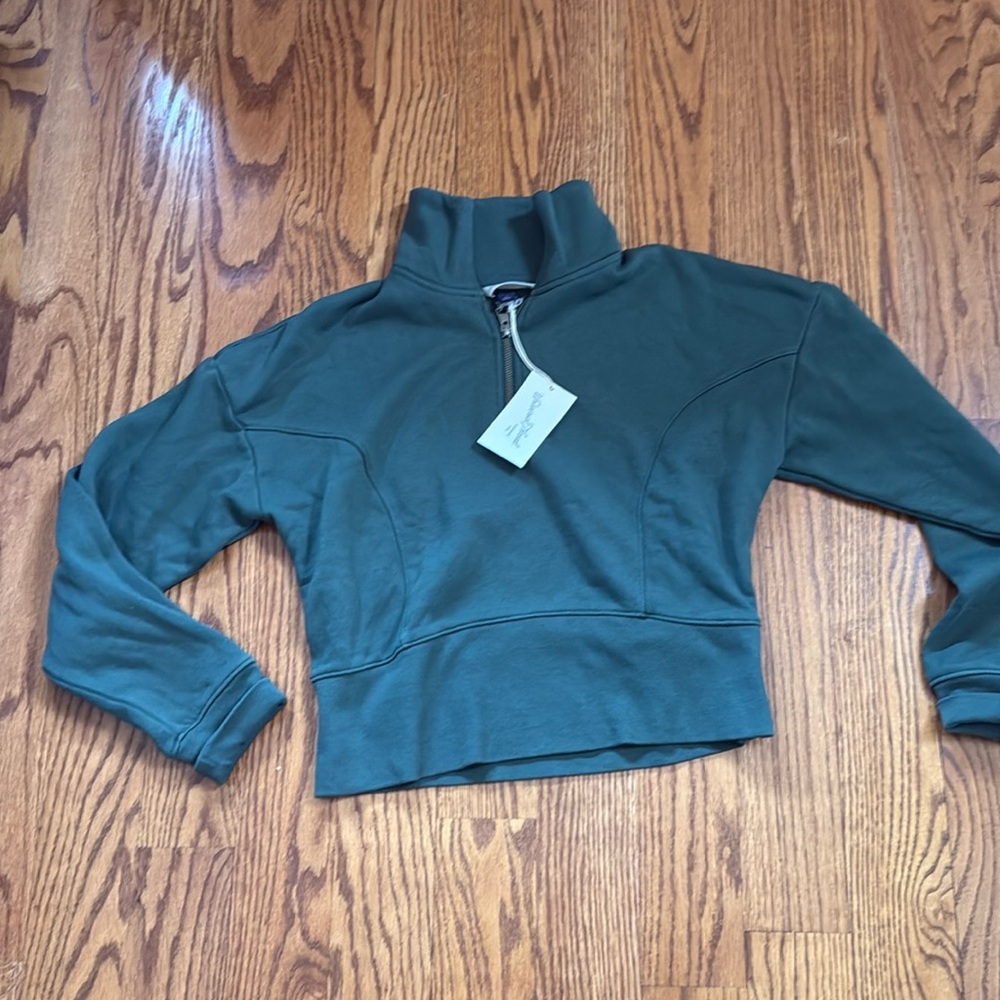 NWT universal threads crop sweatshirt